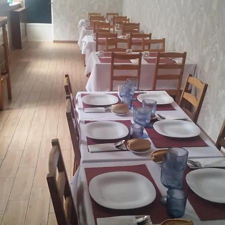 Hostal Restaurante Montserrat *