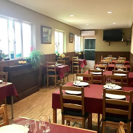 Hostal Restaurante Montserrat Hotel