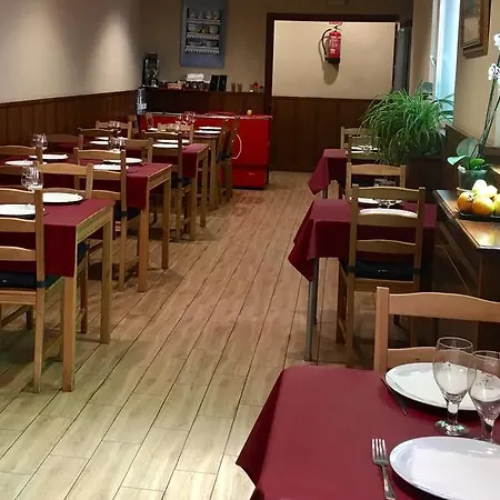 Hostal Restaurante Montserrat Hotel
