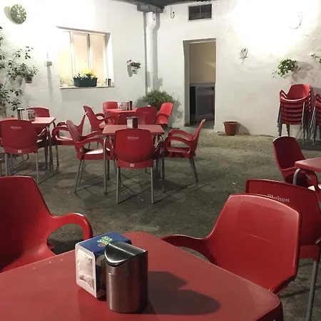 Hostal Restaurante Montserrat Ξενοδοχείο *